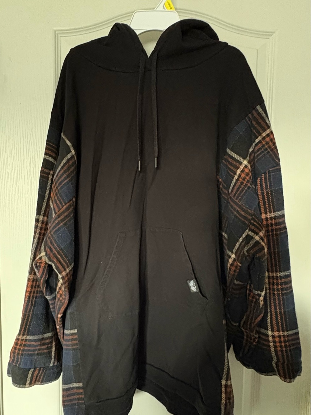 Girrlscout Unisex Frankie Hoodie Black with Plaid Sleeve Accents